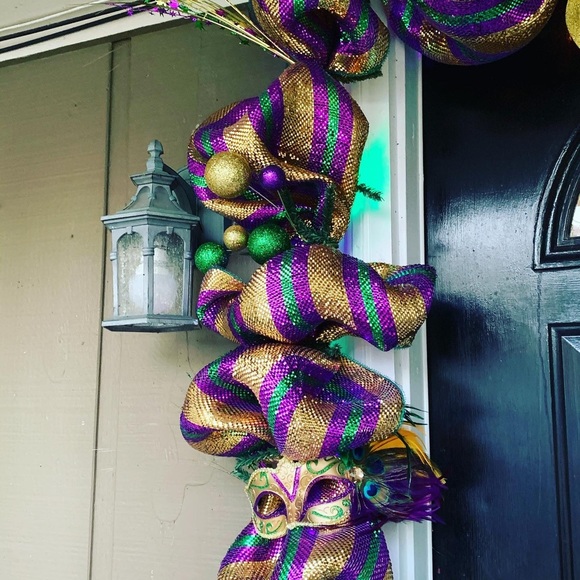 Mardi Gras Garland - Picture 5 of 5